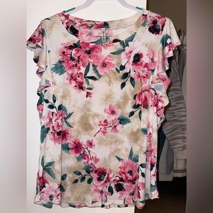 Boutique brand floral top with flutter sleeves. Cute pink underarm detail.